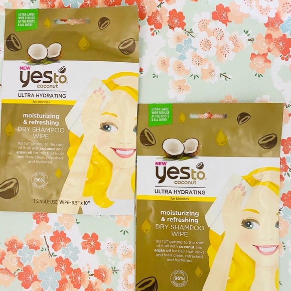 Yes To Coconut Ultra Hydrating Dry Shampoo Wipe - Picture 2 of 4